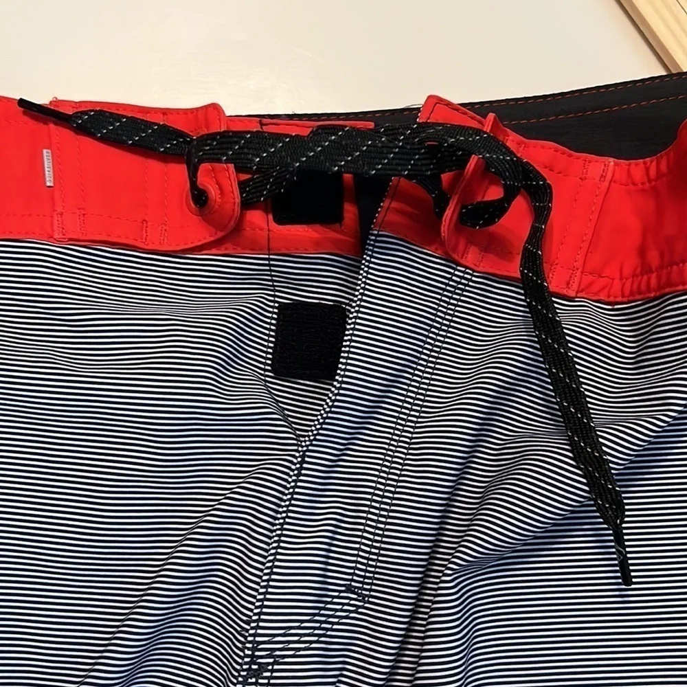 NWOT Quiksilver Men's Highline Tijuana Red White & Navy Board Shorts Size 34